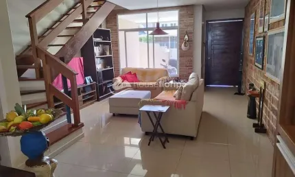 Casa mobiliada à venda com 3 dormitórios e jacuzzi, com 140m2, na lagoa da conceição, florianópolis