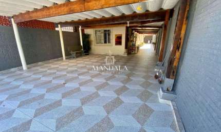 Casa em Bertioga, no Centro sendo 3 dormitórios sendo uma suíte