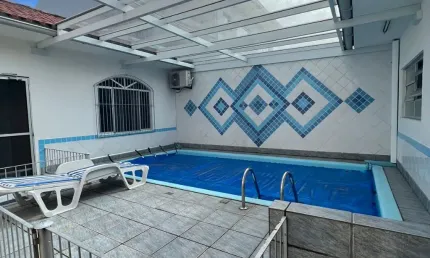 Casa com 3 quartos à venda na Rua Santo Antônio, 745, Barreiros, São José