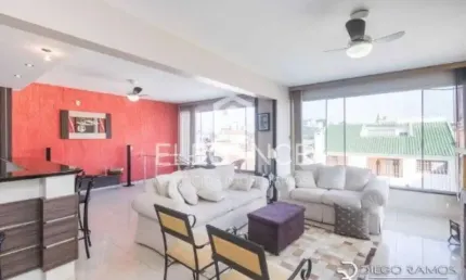 Elegance Imóveis vende ótima casa com 3 dormitórios, suíte, Piscina, lareira, 3 vagas box/garagem Jardim Lindóia Porto Alegre