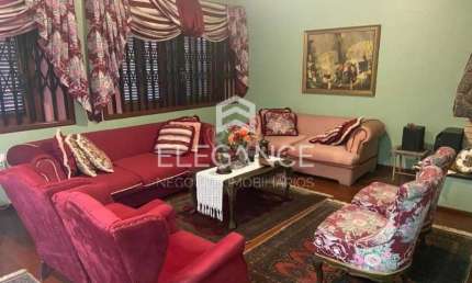 Elegance Imóveis vende ótima residência com 3 dormitórios suíte 3 vagas de garagem, pátio com salão de festas piscina Chácara das Pedras Porto Alegre.