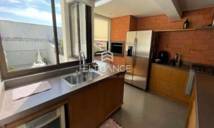 Elegance imóveis vende casa/sobrado em ótima localização, 456m, 4 dormitórios, 1 suítes, closet, piscina e 4 vagas de garagem. Comprar R$ 1.550.000,00