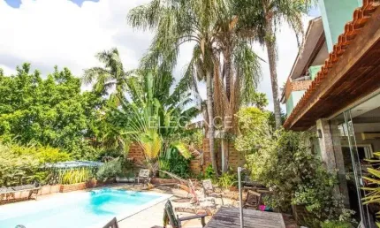 Elegance imóveis vende casa, 380m, 3 dormitórios, 3 suítes, closet, living de 4 ambientes, piscina e 4 vagas de garagem/box. Comprar R$ 1.890.000,00.
