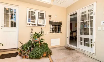 Casa em condomínio fechado com 3 quartos à venda na Rua Conde da Figueira, 458, Vila Jardim, Porto Alegre por R$ 670.000