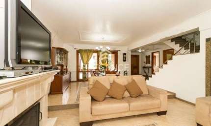 Elegance imóveis vende casa com elevador, 563m, 3 dormitórios, 3 suítes, closet, piscina, churrasqueira e 6 vagas de garagem.