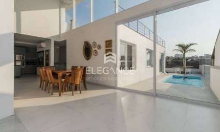 Elegance imóveis vende casa moderna 3 dormitórios suíte pátio com piscina 6 vagas box/garagem Chacara das Pedras Porto Alegre. Comprar R$ 2.700.000,00