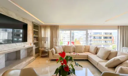 Elegance Imóveis vende apartamento em andar alto com 170 m2 com 3 suítes finamente mobiliado 4 vagas box garagem Petrópolis Porto Alegre