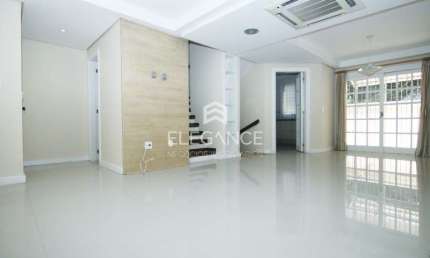 Casa em condomínio desocupada, semi-mobiliada 4 dormitórios sendo 2 suítes Chácara das Pedras Porto Alegre. Comprar  Elegance Imóveis