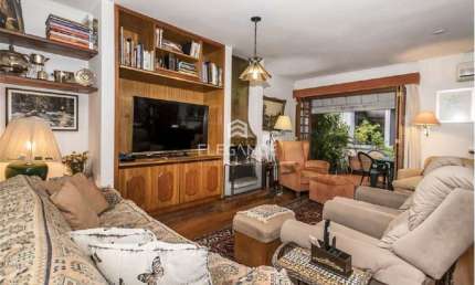 Elegance Imóveis vende ótima casa com 4 dormitórios sendo 2 suítes, 4 vagas box/garagem Três Figueiras Porto Alegre
