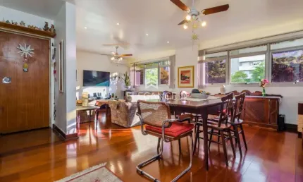Elegance imóveis vende apartamento amplo com 138m² com 3 dormitórios suíte closet, 1 vaga box garagem petrópolis porto alegre.