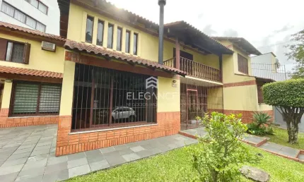 Elegance Imóveis vende casa / sobrado desocupada com 4 dormitórios suíte 7 vagas box/garagem. Vila Ipiranga Porto Alegre