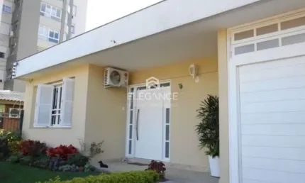 Elegance imóveis vende linda Casa no Jardim Lindóia com 3 dormitórios, 1 suíte, pátio, salão com churrasqueira e 3 vagas de garagem em Porto Alegre.