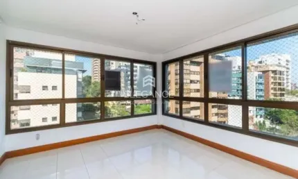 Elegance imóveis vende apartamento Duplex desocupado com 3 dormitórios, sendo 1 suíte, amplo living para 3 ambientes, lareira e 3 vagas de garagem/box cobertas no bairro Mont'Serrat, Porto Alegre - RS