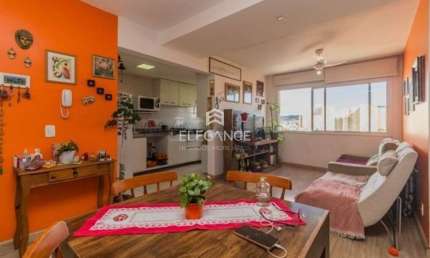 Elegance imóveis vende lindo apartamento semi mobiliado com 3 dormitórios, 1 suíte, churrasqueira piscina e 2 vagas de garagem/box coberta. Bairro Santana - Porto Alegre