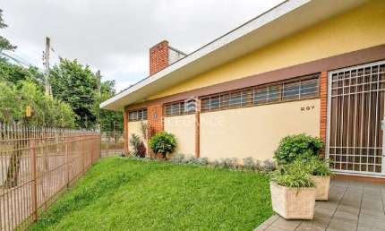 Casa com 3 quartos à venda na Rua Cândido Portinari, 297, São Sebastião, Porto Alegre por R$ 890.000