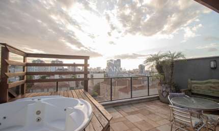 Elegance Imóveis vende ótima cobertura de 234 m2 privativos com 4 dormitórios 2 suítes 2 vagas box garagem Auxiliadora Porto Alegre.