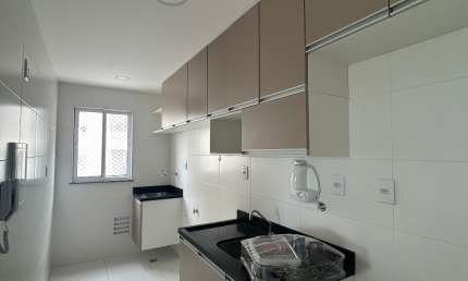 Alugo 2/4 com suíte e armários no Santorini -Jardim Santa teresa
