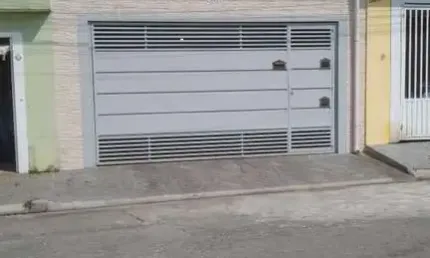 Imperdível oportunidade: Casa à venda na Vila Carmosina, São Paulo-SP, 2 quartos, 1 suíte, 2 banheiros e 2 vagas de garagem!
