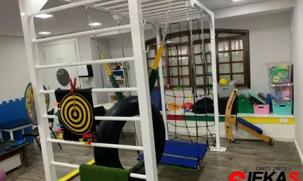 Imperdível casa comercial à venda em Cangaíba, São Paulo-SP: 4 quartos, 1 suíte, 2 salas, 2 banheiros, 2 vagas, 225 m²!