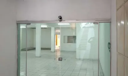Salão comercial na vila santana, são paulo-sp: 2 salas, 6 banheiros, 3 vagas, 300m². venha conferir!