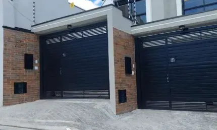 Imperdível! Casa à venda em São Paulo-SP, Vila São Geraldo: 3 quartos, 1 suíte, 2 salas, 3 banheiros, 2 vagas de garagem, 130m².