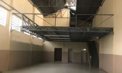 Galpão Comercial para Locação em Itaquera, São Paulo-SP: 2 Banheiros e 650m² de Área Disponível!