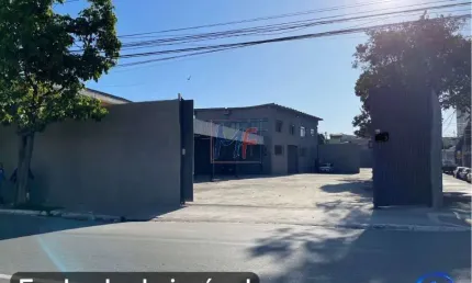 Galpão comercial no bairro Limão de 1100 m² possui salões, escritório, vestiário, refeitório, pátio, quintal e mais de 40 vagas.  Imóvel locado. ZC .REF: 12.569