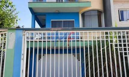 REF 16.383 - Lindo sobrado na Vila Talarico de 225 m²a.u.,  mobiliado, com 3 pavimentos, 3 quartos (1 suíte) sala, cozinha, banheiro, 6 vagas.