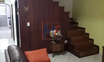 REF 16.434 - Sobrado em SBC, 202 m² a.u., 3 quartos, sala, cozinha, 3 banheiros, área de serviço, quintal e 2 vagas com portão automático.
