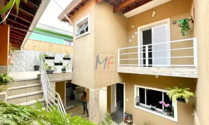 REF 16.731 - Linda casa em Osasco, 217m² a.u., 4 quartos (1 suíte), sala, cozinha, lavanderia, sacada, terraço, espaço gourmet e 8 vagas.