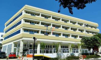 REF 16.885 - Excelente sala comercial na Saúde, 50m² a.u, mobiliada, 4 ambientes, 2 banheiros, elevador, portaria 24 horas e 1 vaga.