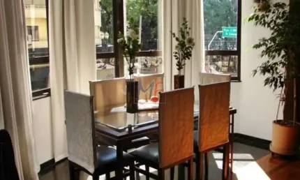 REF  16.905 - Excelente apto na República, 120m² a.u., 2 dormitórios (1 suíte), sala, cozinha, banheiro, área de serviço, prox. Metrô República.
