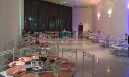 REF 16.968 - Prédio comercial na Vila Carrão, 198m² a.u., fachada em vidro, mezanino, cozinha, 2 salas, 3 banheiros, amplo salão, zona ZC.