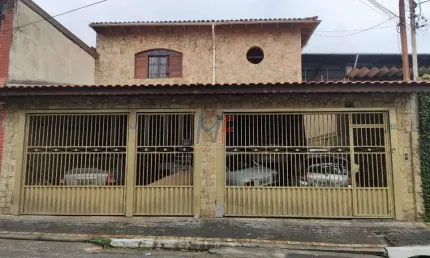 REF 17.022 - Ótimo sobrado na Vila Nhocune (Z. Leste SP), 131m² a.u., 170m² de terreno, 3  quartos, sala, cozinha, 4 banheiros e  4 vagas.