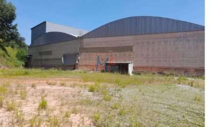Galpão localizado Jardim Belval, com 6000 m² área construída, 12.000m² de terreno, pé direito 9, 14 metros de altura e 6 docas. REF 17.029
