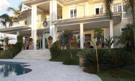 Sobrado em condomínio fechado com 3 pavimentos , 5 dorms, sendo 3 sites, 6 vagas!