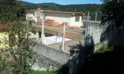 REF 7.639 - Chácara com 2 Terrenos no RESIDENCIAL NOVA MAIRIPORÃ  total de 2.296 m2.  Necessita de uma reforma. Excelente localização.