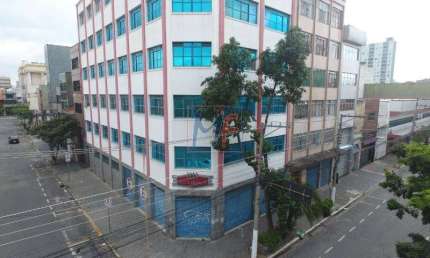 REF: 12.502 Excelente Prédio  Comercia de esquina no  Brás, 1720m²  A.C  com 6 pavimentos ,térreo para loja mais 5 pavimentos /elevador.
