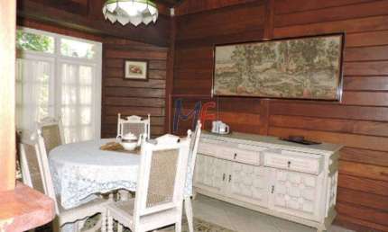 Linda Pousada, no Vale Encantado com casa principal sendo 3 suítes , dois chales com uma suite cada, 244 m², toda reformada. REF: 9.813