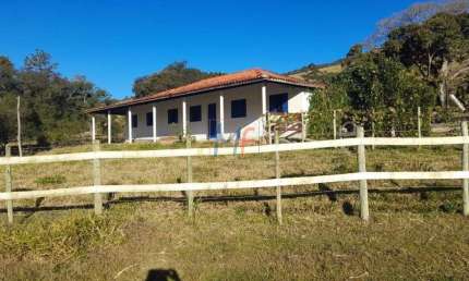 REF 16.809 - Excelente Fazenda de 50 Alqueires, com casa sede e casa de caseiro ,muito pasto e porteira fechada e com 190 cabeças de gado.
