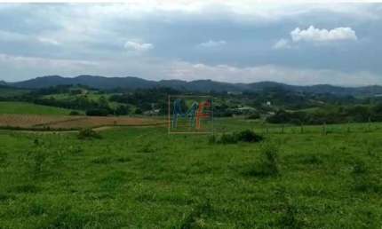 Amplo Terreno  em Jacareí, muito bem localizado com 560.000  m² de área .  Ideal para loteamentos , condomínio de casas e galpões . Ótima oportunidade  ! REF: 16.906