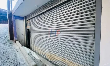 Ótimo salão comercial no Jd. Peri, 200 m² a.t., com 3 salas, 2 banheiros, escritório, copa, área de estacionamento (REF 17.178)