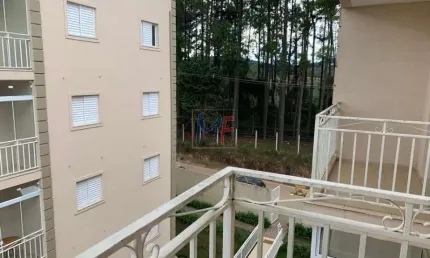Excelente apto em Campos do Jordão, 63m² a.u., 2 dormitórios, cozinha, salas de estar e jantar, varanda, 1 vaga coberta (REF 17.360)
