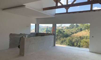 Casa Nova  Vila Paulista Região de Abernessia em Campos do Jordão,  200 m² a.c. e 837 m²  terreno, 3 dorm, (3 suítes), 3 vagas.  REF: 17.699
