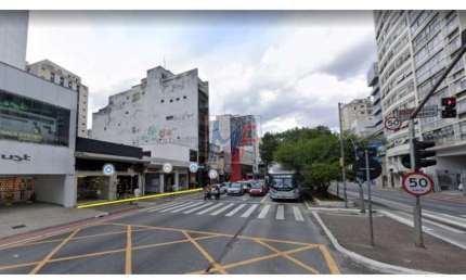 Lojas localizadas na Consolação, com 1.138 m² a.c., 1.064 m² terreno , testada de 25m. Zoneamento ZEU. Prox. Av. Paulista (REF 17.836)