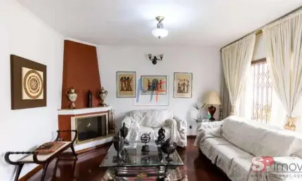 Excelente casa no Parque Novo Mundo, 243m² a.u., 5 quartos (5 suítes), sala, lareira, cozinha, lavanderia, edícula, 4 vagas (REF 17.936)