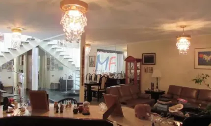 Excelente  casa com 332 m² de terreno e 269 m²  a.c..,  com 4 suítes ,com armários embutidos , 4 vagas no bairro Perdizes.  ZER - REF: 12.213