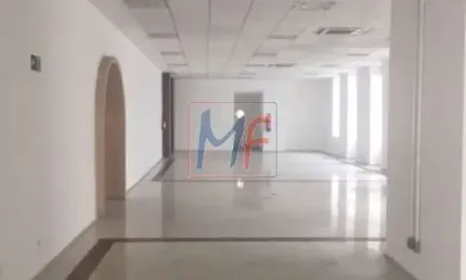 Excelente conjunto comercial no Centro de Santos, 3.000 m² a.u., distribuídos em 3 andares, com pátio externo e estacionamento (REF 18.243)