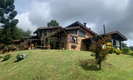Excelente sítio no bairro Bairro dos Marmelos, em  Campos do Jordão - SP, com 60.000m² de área, contendo 3 casas (REF 18.398)