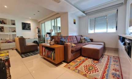Excelente apto na Vila Anglo Brasileira, 103m² a.u., 2 quartos (1 suíte), sala, cozinha, varanda gourmet, área de serviço, 2 vagas (REF 18.501)